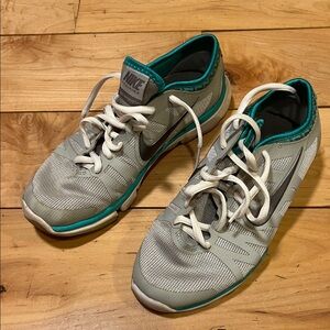 Nike Women's Sneakers in Gray and Teal